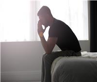 قلق بالعمل وانسحاب عاطفي.. أعراض الاكتئاب عند الرجال