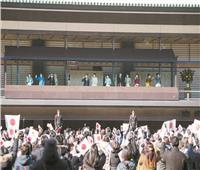 لأول مرة منذ 3 سنوات.. إمبراطور اليابان يهنئ شعبه بالعام الجديد على الملأ