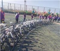 «الشباب والرياضة» تواصل تسليم الدراجات الهوائية لأسر الشهداء والمصابين