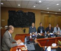 رئيس جامعة المنصورة يلتقي وفد من رجال الأعمال ومستثمري المنطقة الصناعية
