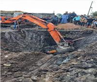 مصرع 3 عمال وإصابة آخر إثر انهيار الرمال عليهم خلال أعمال الصرف الصحي بالبحيرة 