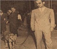 في الخمسينيات.. سيلفيد جنوشي يسير مصطحبا «فهد» في شوارع روما 