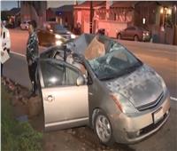 سائق أمريكي ينجو بأعجوبة من انهيار صخري دمر سيارته| فيديو