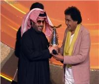 محمد منير يُشعل أجواء حفل «Joy Awards».. ويُغني «الليلة يا سمرا»