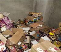 ضبط 8165 قطعة حلوى منتهية الصلاحية داخل مخزن في حملة تموينية بالغربية