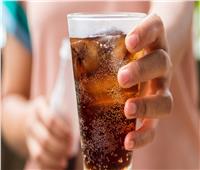 3 أغذية تشكل خطورة عند تناولها مع المشروبات الغازية