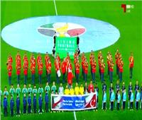 لاعبو السالمية والعربي يرفعون لافتة دعم لضحايا زلزال تركيا وسوريا