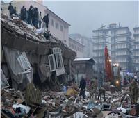وزير الطاقة التركي: صعوبات لوصول السيارات لمناطق الزلزال لانقطاع الطرق والكهرباء