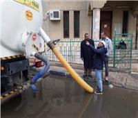انتشار سيارات شفط مياه الأمطار بشوارع الشرقية