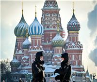 «لوموند»: روسيا تفادت الانهيار الاقتصادي وتلعب على أعصاب الغرب