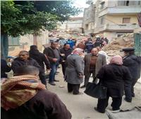 مصرع شخص وإصابة آخر إثر انهيار عقار غرب الإسكندرية| صور