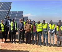 رئيس البرلمان الزيمبابوى يزور أسوان ويتفقد أكبر محطات الطاقة الشمسية ببنبان