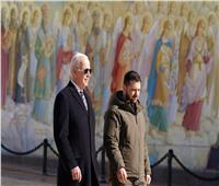 أول تعليق من روسيا بشأن زيارة بايدن لدير القديس ميخائيل بكييف