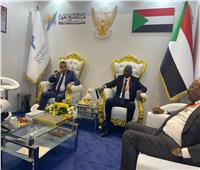 وزير الإنتاج الحربي يجتمع مع وزير الدفاع السوداني على هامش معرض «IDEX 2023»