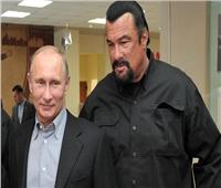 «صديقه المُقرب».. ستيفن سيجال «وجه بوتين» في هوليوود
