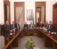 رئيس الوفد يجتمع بأعضاء الحزب بالبرلمان 