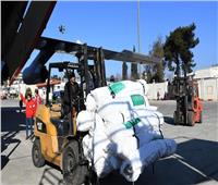 مركز الملك سلمان للإغاثة يوزع مواد غذائية لمتضرري الزلزال بحلب