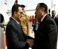 رئيس الوزراء يستقبل نظيره العراقي بمطار القاهرة.. صور