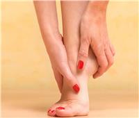 تورم قدميك يمكن أن يكون العلامات الأولى لاضطراب الكلى