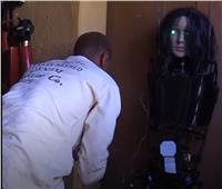 شاب سوداني يصنع روبوتات من النفايات
