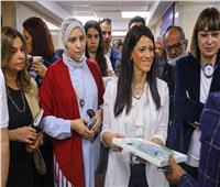 وزيرة التعاون الدولي والمنسق المقيم للأمم المتحدة تتفقدان وحدة طب الأسرة بأسوان