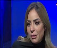 ريم البارودي تبكي خلال حديثها عن والدها في «صبايا الشمس»| فيديو
