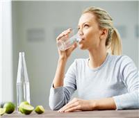 ما هي كمية الماء التي يجب تناولها يوميا؟.. طبيبة تجيب