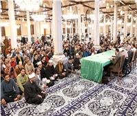التفاف جماهيري حول مجلس إقراء الحديث في رمضان بمسجد الحسين 