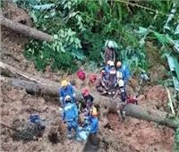 مصرع 16 شخصًا في انهيار أرضي بوسط الإكوادور