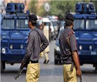 مصرع وإصابة 10 من الشرطة الباكستانية إثر انفجار بشمال غربي البلاد