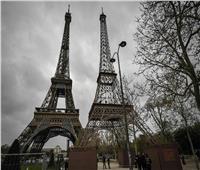 برج إيفل ثانٍ في باريس يتسبب في أزمة | فيديو