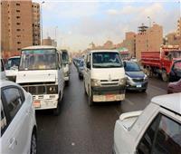 كثافات مرورية متحركة بشوارع القاهرة والجيزة في الذروة الأولى