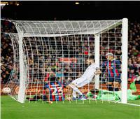 كرويف: برشلونة يحتاج بشدة للجماهير بعد الهزيمة أمام ريال مدريد