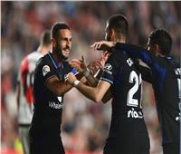 أتلتيكو يهزم رايو فايكانو ويهدد وصافة ريال مدريد