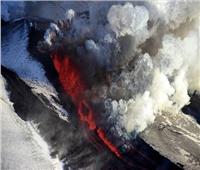 بركان «شيفيلوتش» ينفث رماده على ارتفاع 20 كم شرقي روسيا