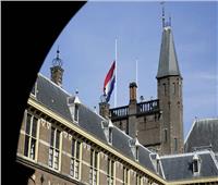 الشرطة الهولندية تخلي البرلمان بعد تلقي «طرد مشبوه»