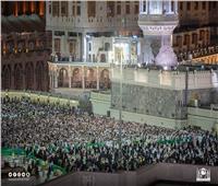 ملايين المصلين يؤدون صلاة التراويح ويشهدون ختم القرآن بالمسجد الحرام | صور