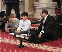 شاهد| الرئيس السيسي يستمع إلى خطبة عيد الفطر المبارك