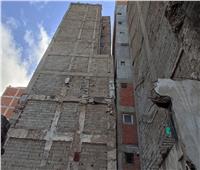 حي الجمرك بالإسكندرية: «العقار المائل» صادر له قرار إزالة 6 طوابق| صور
