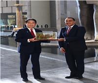 رئيس الوزراء ونظيره الياباني يعقدان مؤتمرا صحفيا مشتركا بالمتحف المصري الكبير| صور