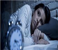 هل الأرق وقلة النوم يؤديان للأزمات القلبية؟.. طبيب يجيب
