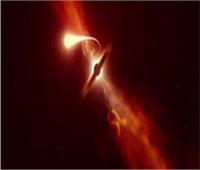علماء أمريكيون يصورون ثقبًا أسود أثناء التهامه نجمًا «هو الأقرب إلى الأرض»