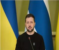 استخباراتي أمريكي سابق: زيلينسكي ممثل جيد وسيترك الأوكرانيين ليواجهوا مصيرهم