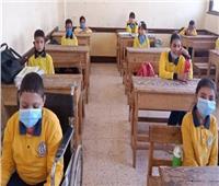 طلاب الصف الثاني الإعدادي والسادس الابتدائي يؤدون امتحان الرياضيات بالقاهرة