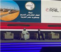 وزير النقل يستعرض مشروع القطار الكهربائي بمؤتمر الشرق الأوسط للسكك الحديدية