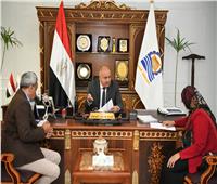 محافظ قنا يبحث الموقف التنفيذي للمشروع القومي لتنمية الأسرة المصرية