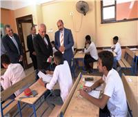 وزير التعليم يطمئن من طلاب طه حسين على مستوى الامتحانات الالكترونية