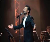 فؤاد عبد الواحد يشعل مشاعر جمهور الإمارات بأغنياته في حفل دبي