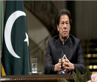 الحكومة الباكستانية تدرس حظر حزب عمران خان
