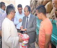 نائب محافظ المنيا يضبط سيارتين محملتين بـ13 طناً من محصول القمح